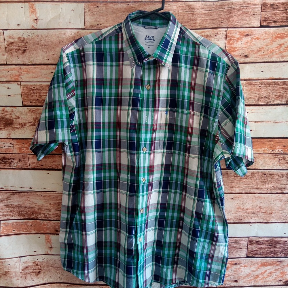 3 for 15$ Izod button down shirt relaxed